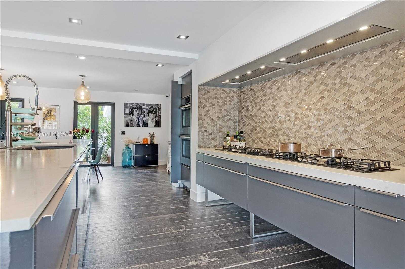 Small Image of 1601 DIPLOMAT PKWY, Hollywood Number 14