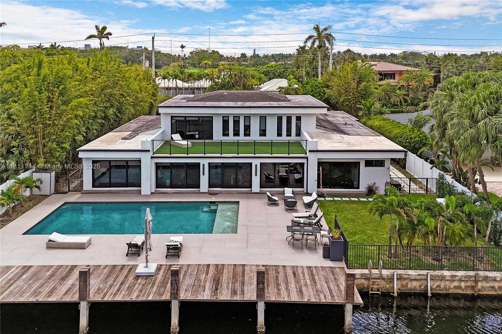 Small Image of 1601 DIPLOMAT PKWY, Hollywood Number 2