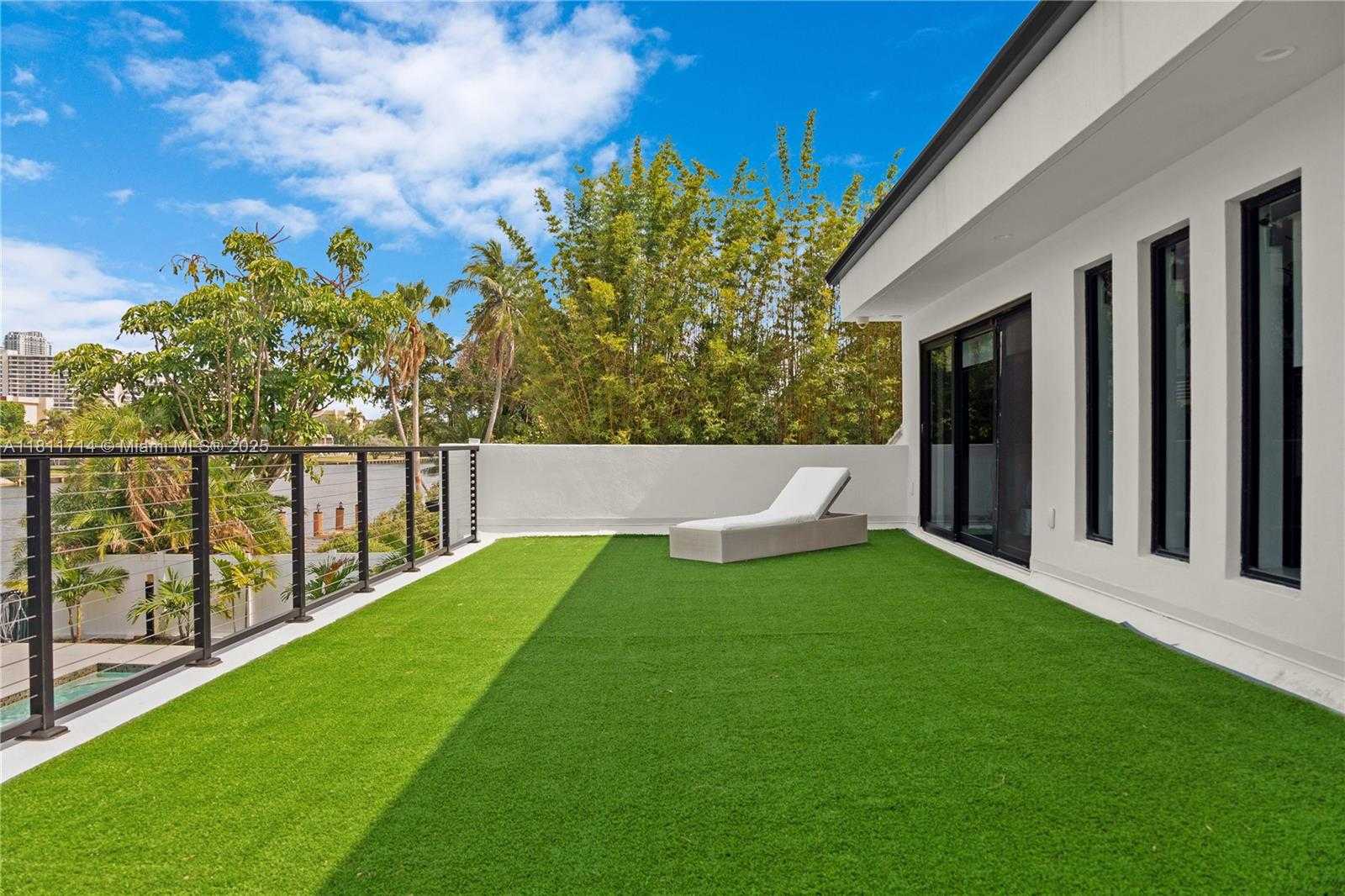 Small Image of 1601 DIPLOMAT PKWY, Hollywood Number 30