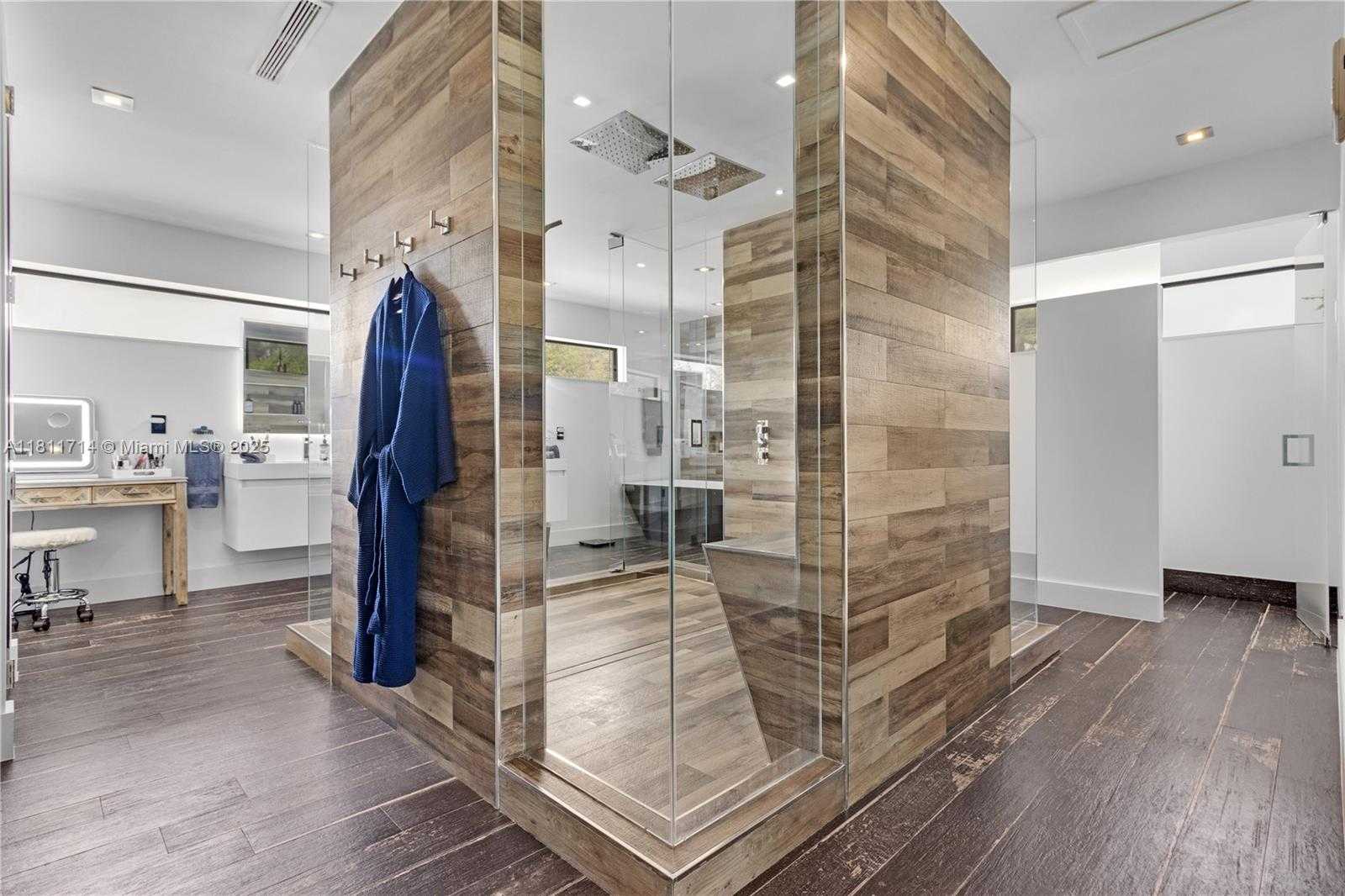 Small Image of 1601 DIPLOMAT PKWY, Hollywood Number 33