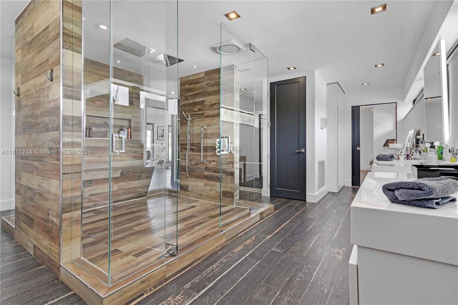 Small Image of 1601 DIPLOMAT PKWY, Hollywood Number 34