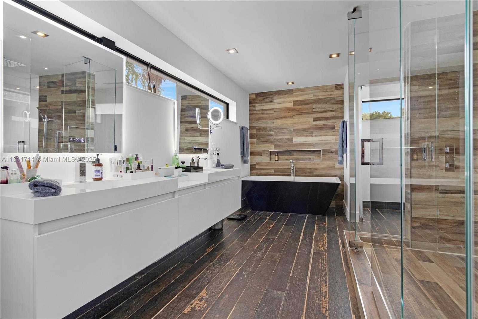 Small Image of 1601 DIPLOMAT PKWY, Hollywood Number 35