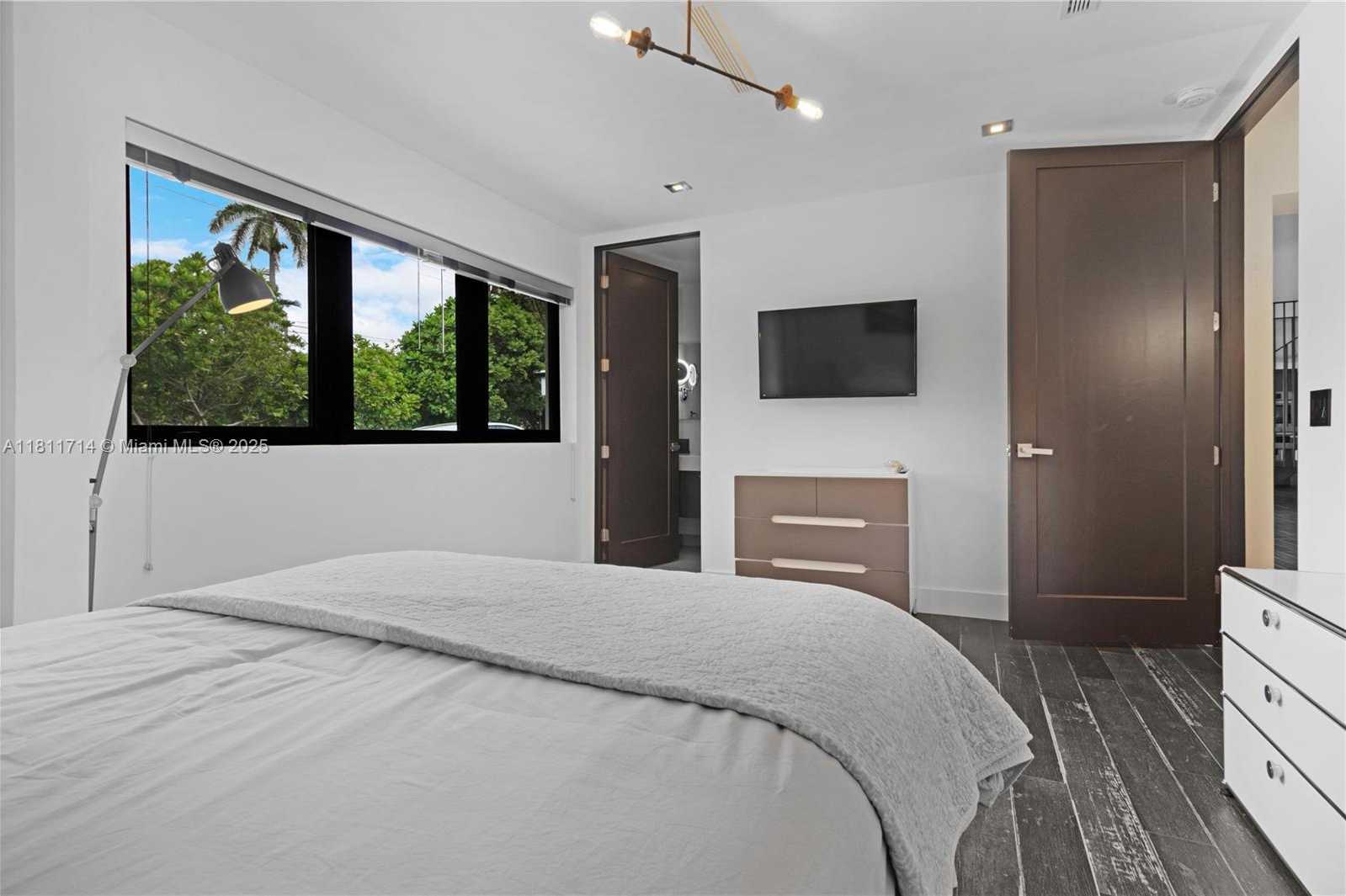 Small Image of 1601 DIPLOMAT PKWY, Hollywood Number 40