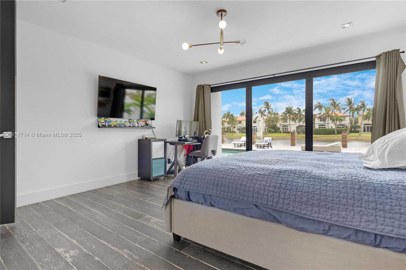 Small Image of 1601 DIPLOMAT PKWY, Hollywood Number 46