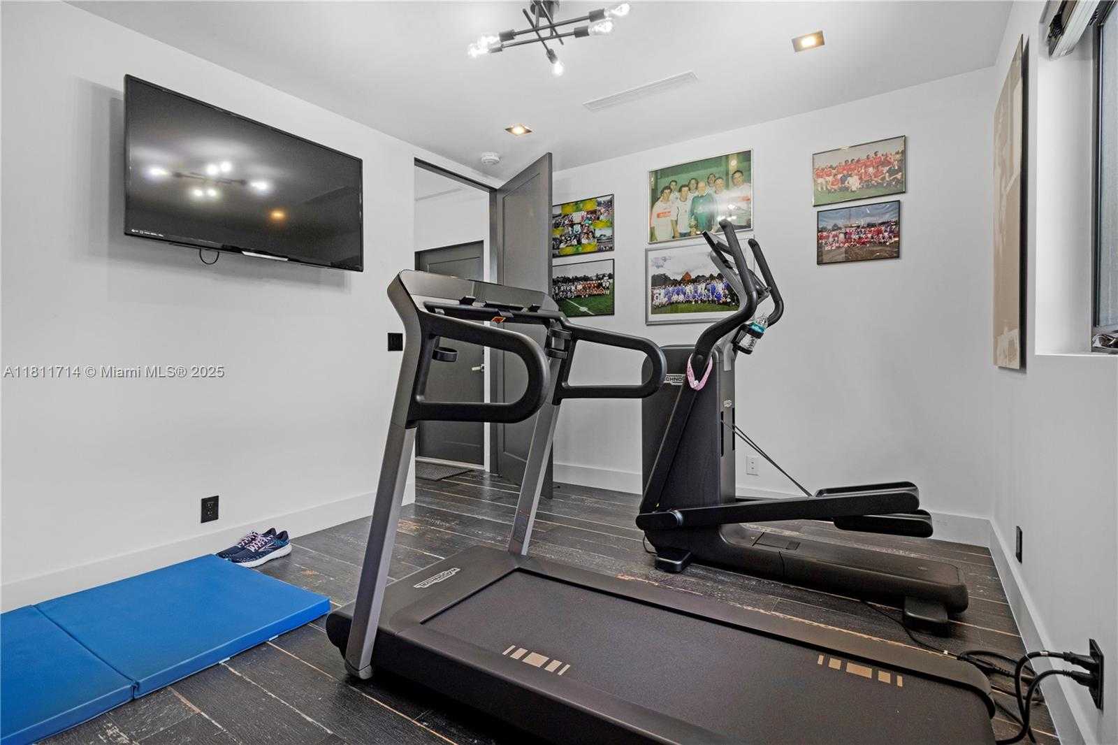 Small Image of 1601 DIPLOMAT PKWY, Hollywood Number 49