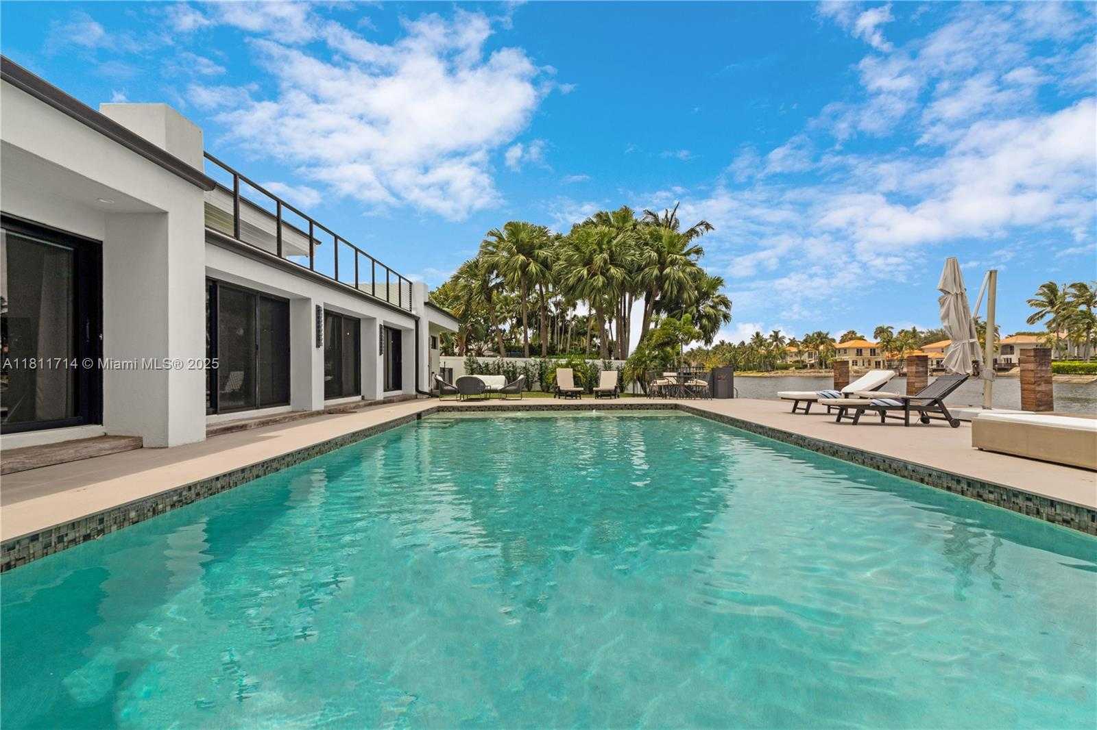 Small Image of 1601 DIPLOMAT PKWY, Hollywood Number 7