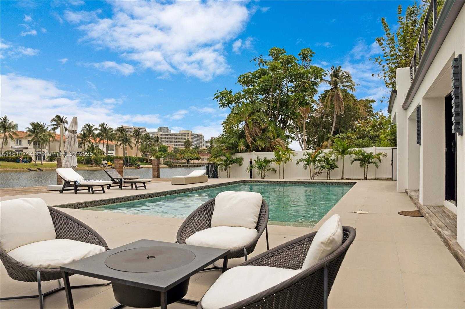 Small Image of 1601 DIPLOMAT PKWY, Hollywood Number 8