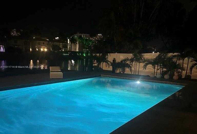 Small Image of 1601 DIPLOMAT PKWY, Hollywood Number 9