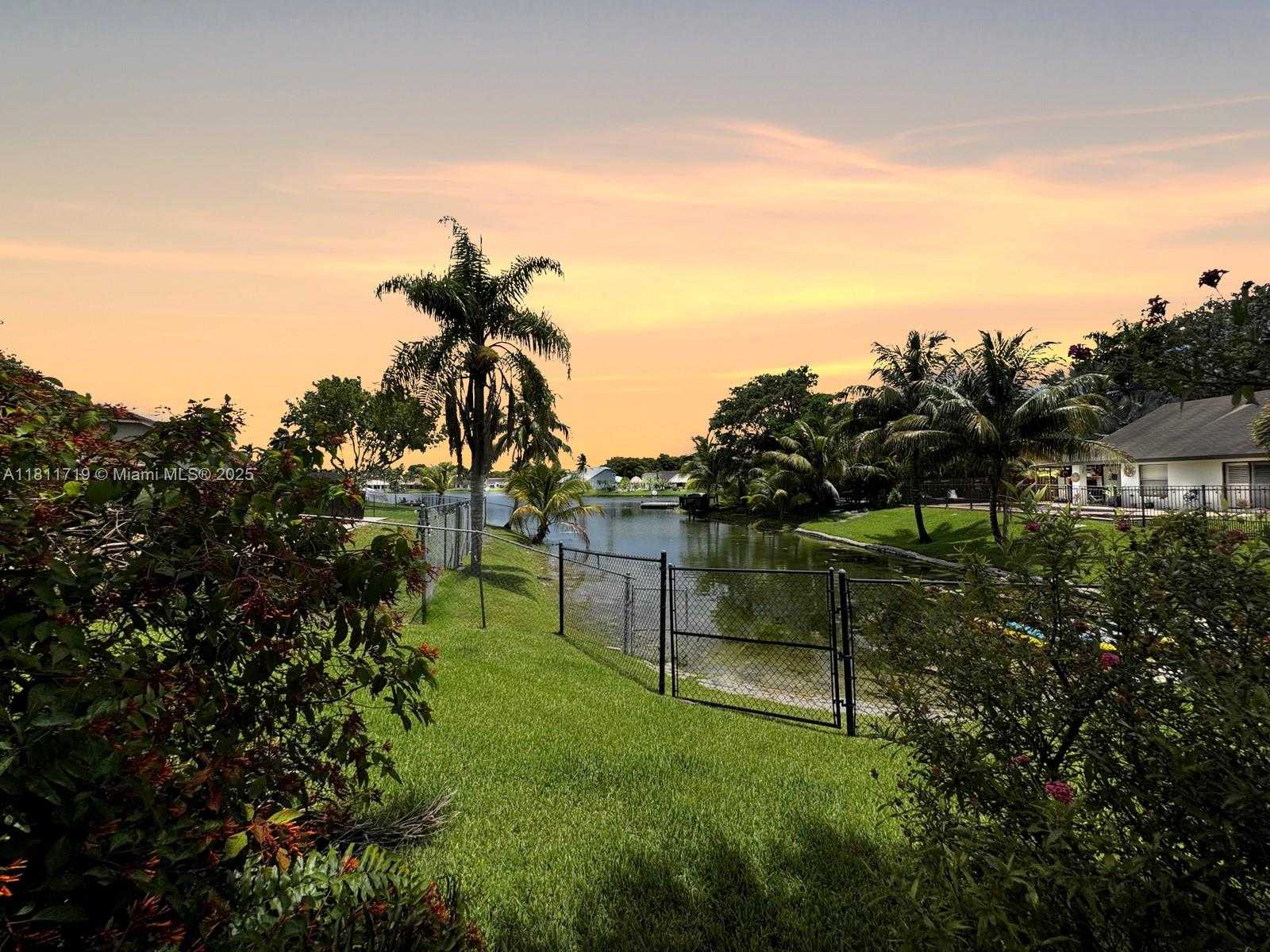 Small Image of 5816 SOUTH WEST 89TH WAY, Cooper City Number 41