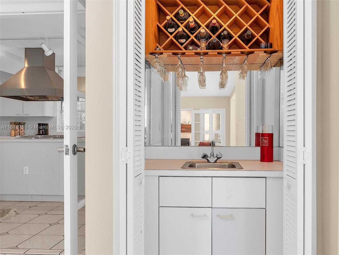 Small Image of 5309 ALTON RD, Miami Beach Number 10