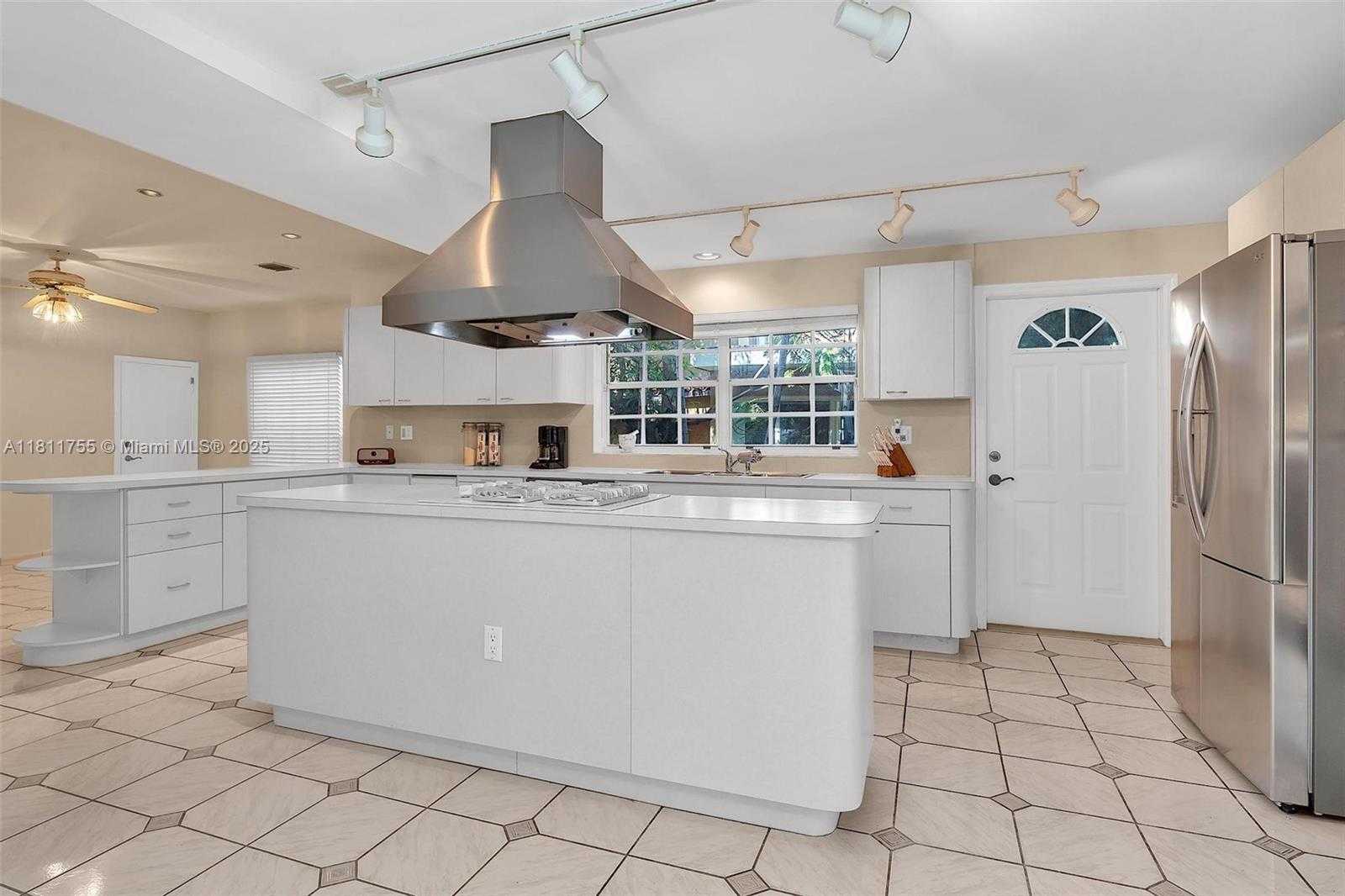 Small Image of 5309 ALTON RD, Miami Beach Number 12