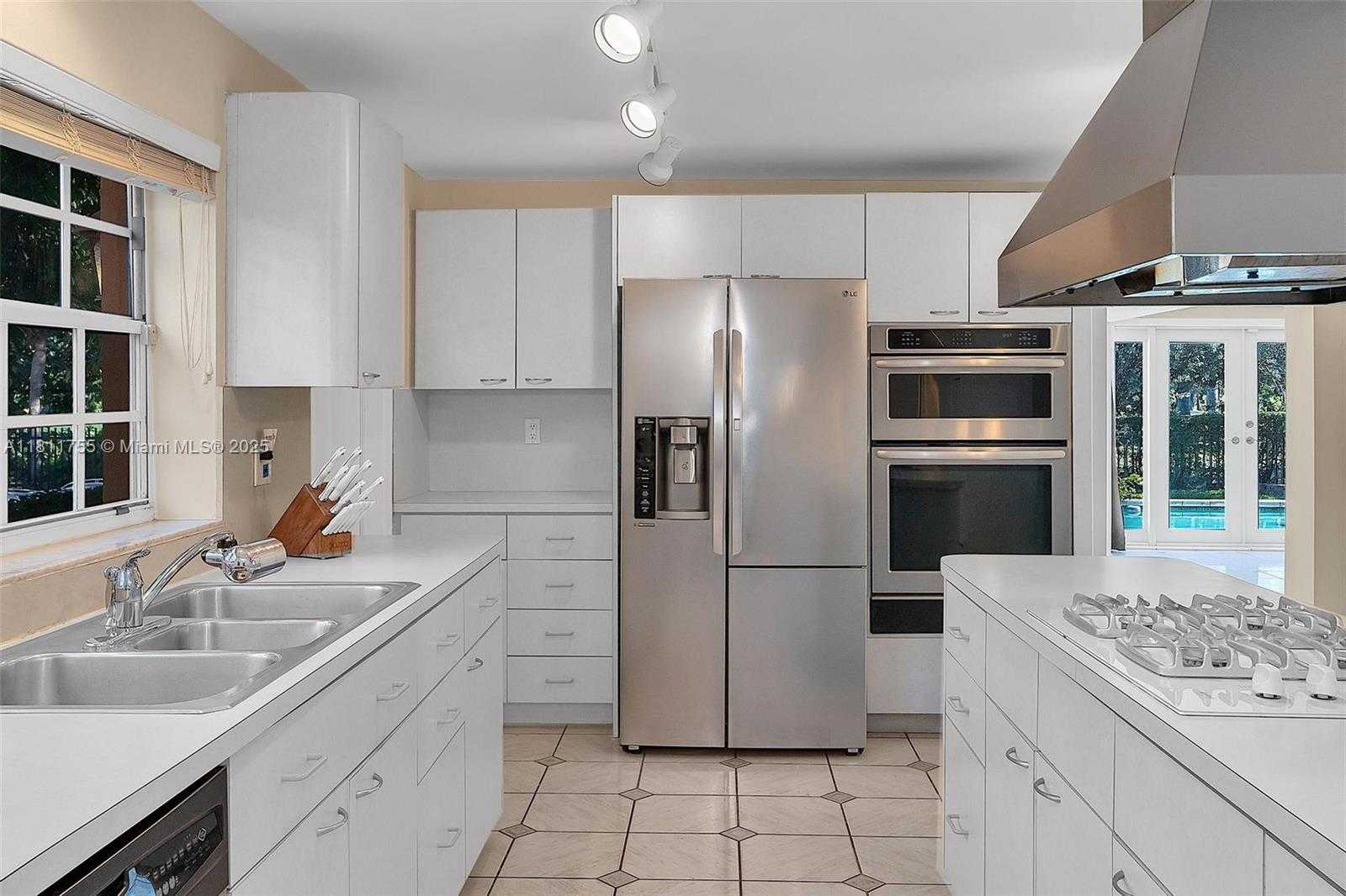 Small Image of 5309 ALTON RD, Miami Beach Number 14
