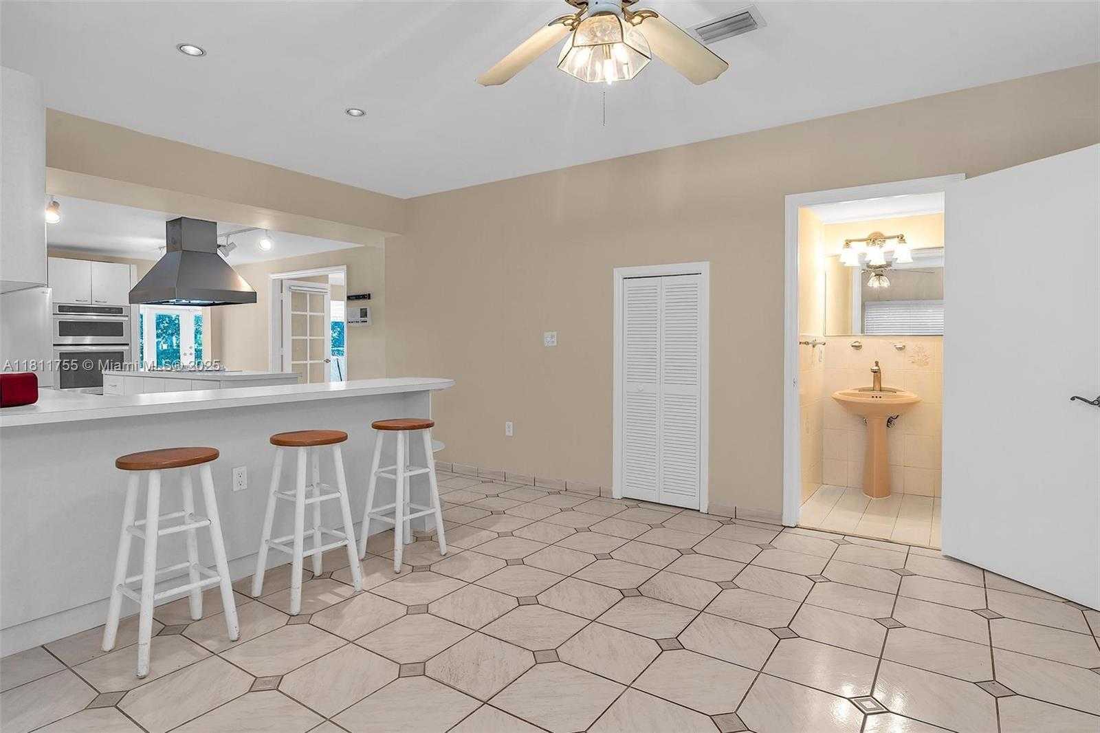 Small Image of 5309 ALTON RD, Miami Beach Number 16