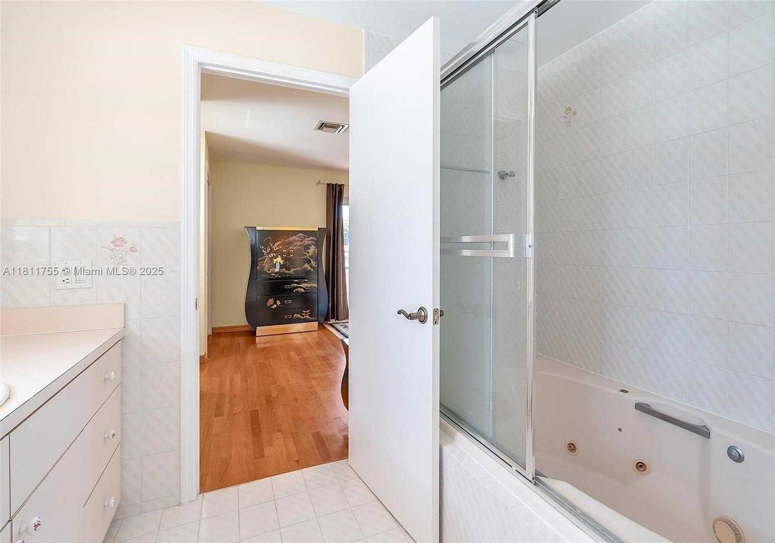 Small Image of 5309 ALTON RD, Miami Beach Number 26