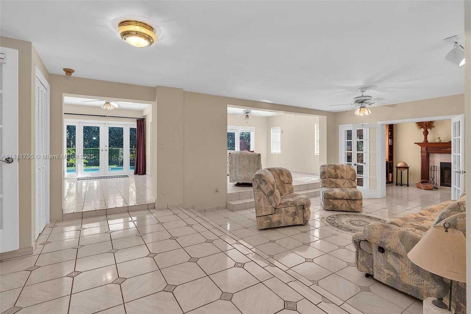 Small Image of 5309 ALTON RD, Miami Beach Number 4