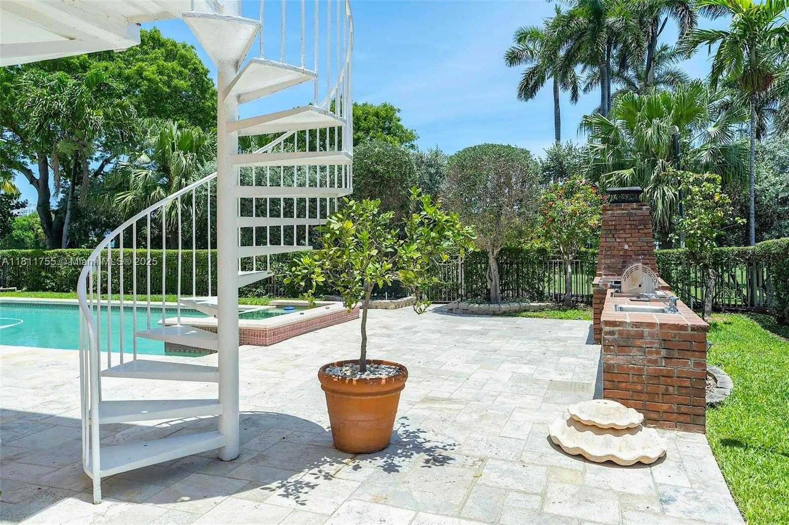 Small Image of 5309 ALTON RD, Miami Beach Number 48