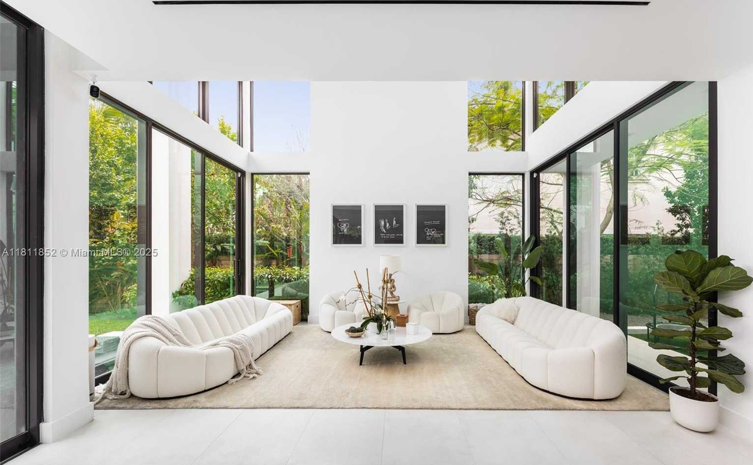 Small Image of 5630 PINE TREE DR, Miami Beach Number 12