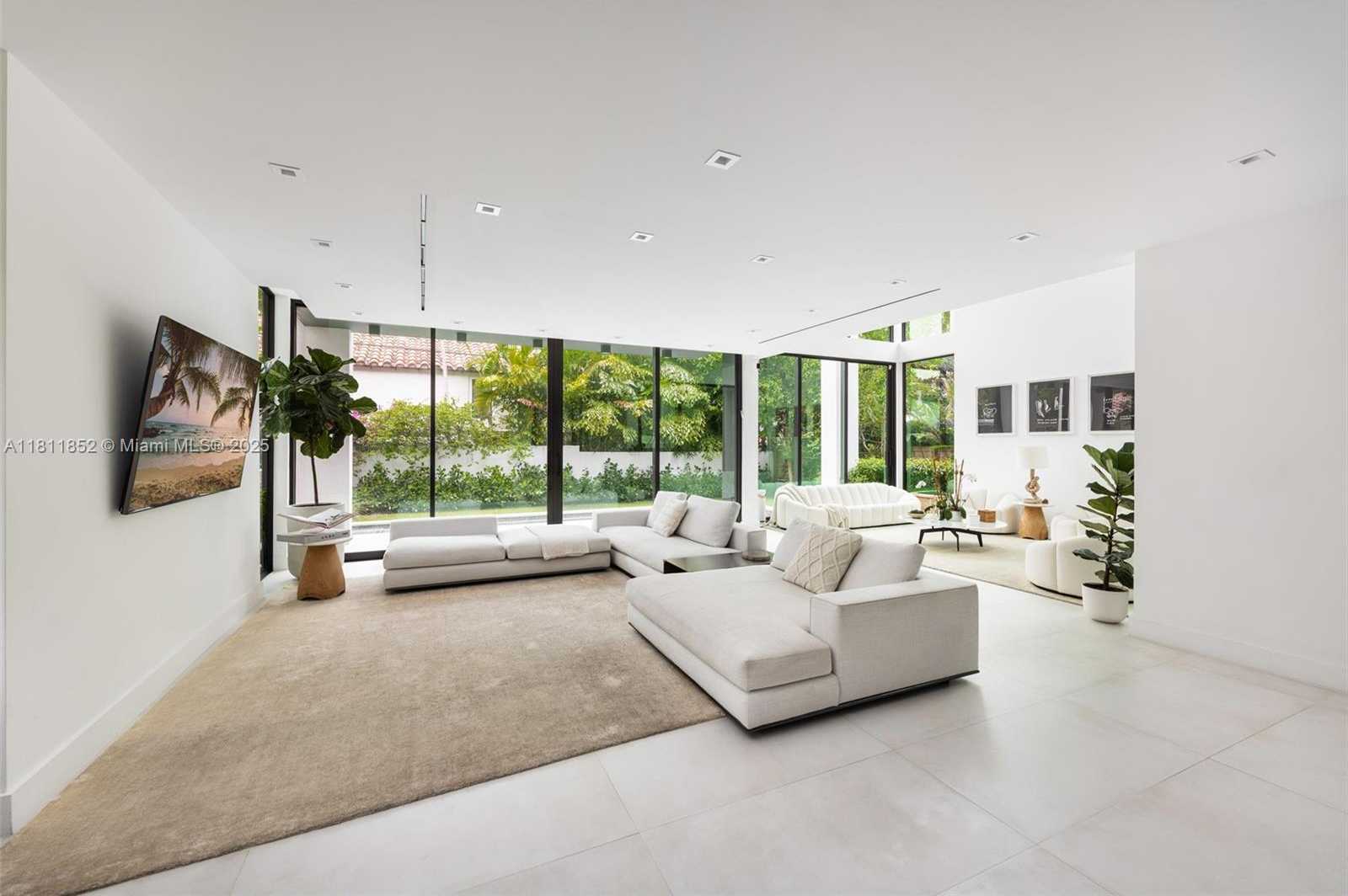 Small Image of 5630 PINE TREE DR, Miami Beach Number 15