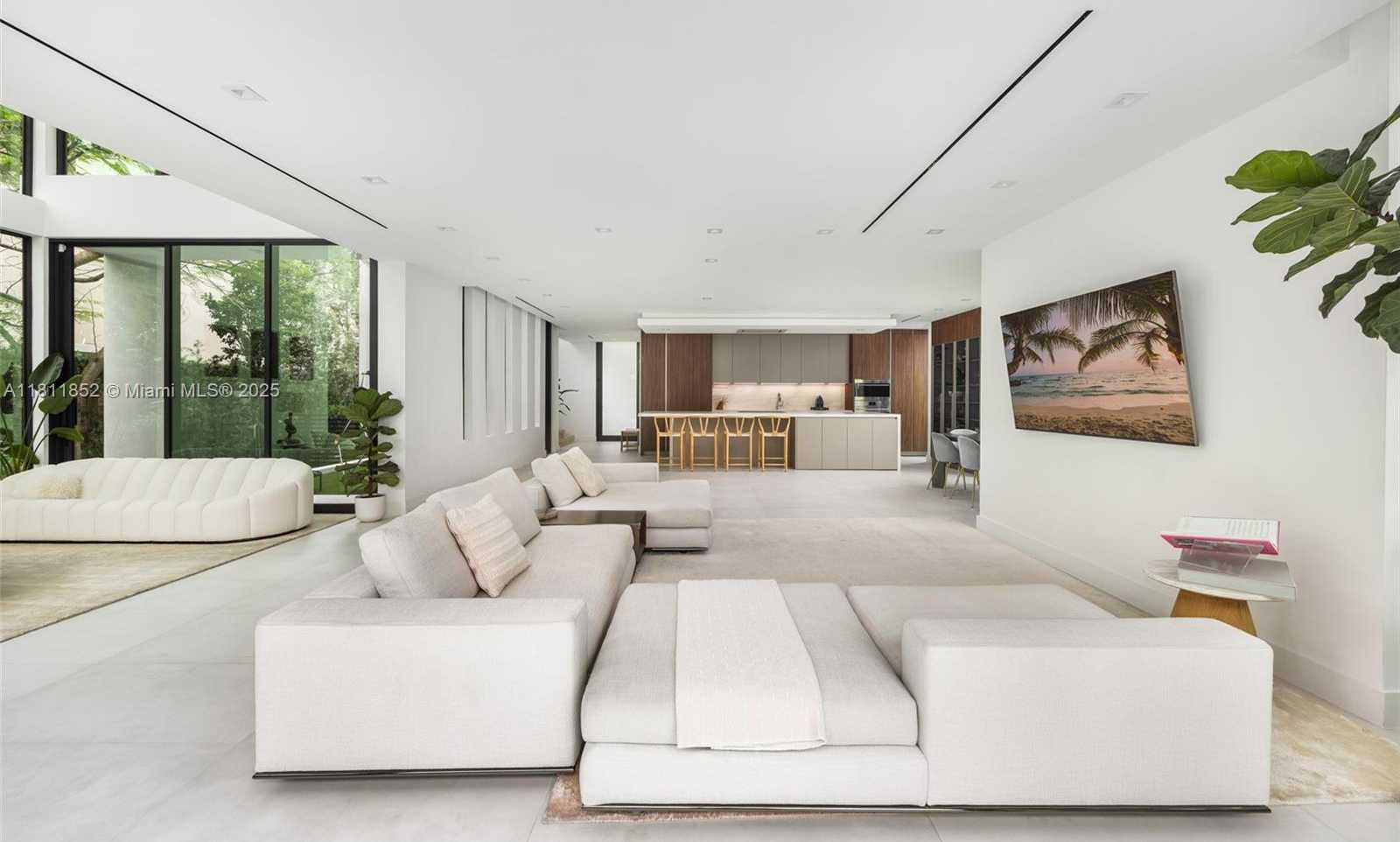 Small Image of 5630 PINE TREE DR, Miami Beach Number 17