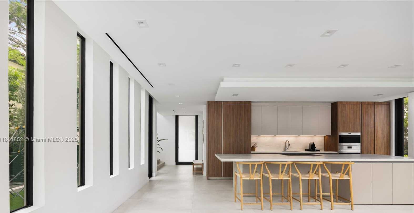 Small Image of 5630 PINE TREE DR, Miami Beach Number 18