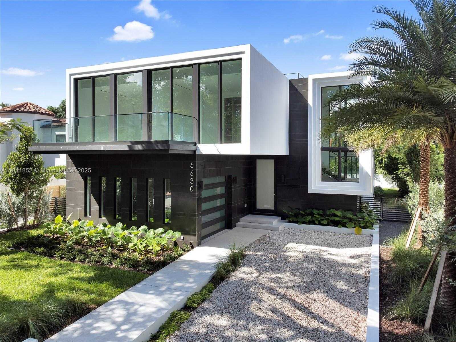 Small Image of 5630 PINE TREE DR, Miami Beach Number 2