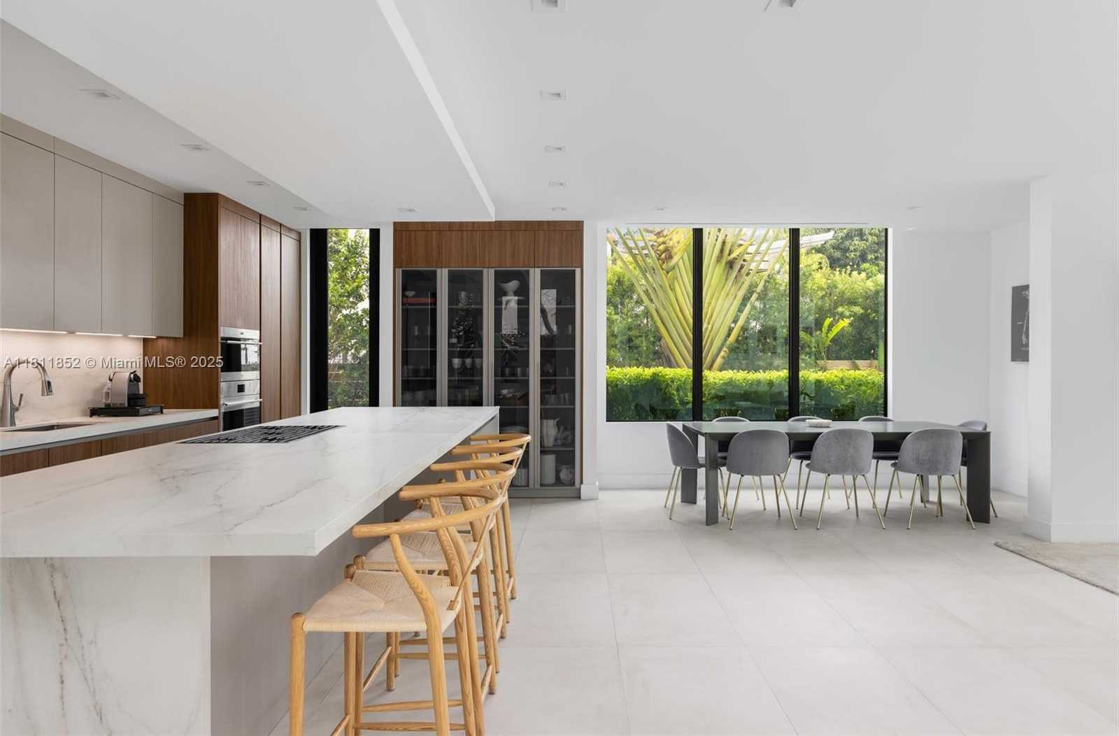 Small Image of 5630 PINE TREE DR, Miami Beach Number 20