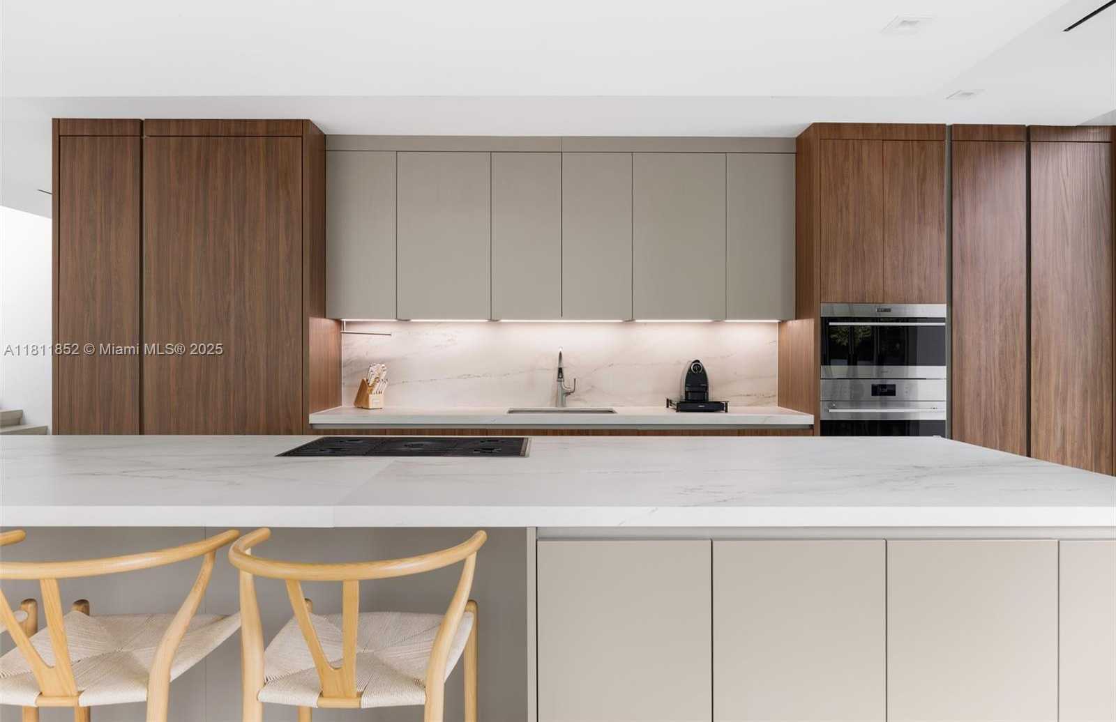 Small Image of 5630 PINE TREE DR, Miami Beach Number 21