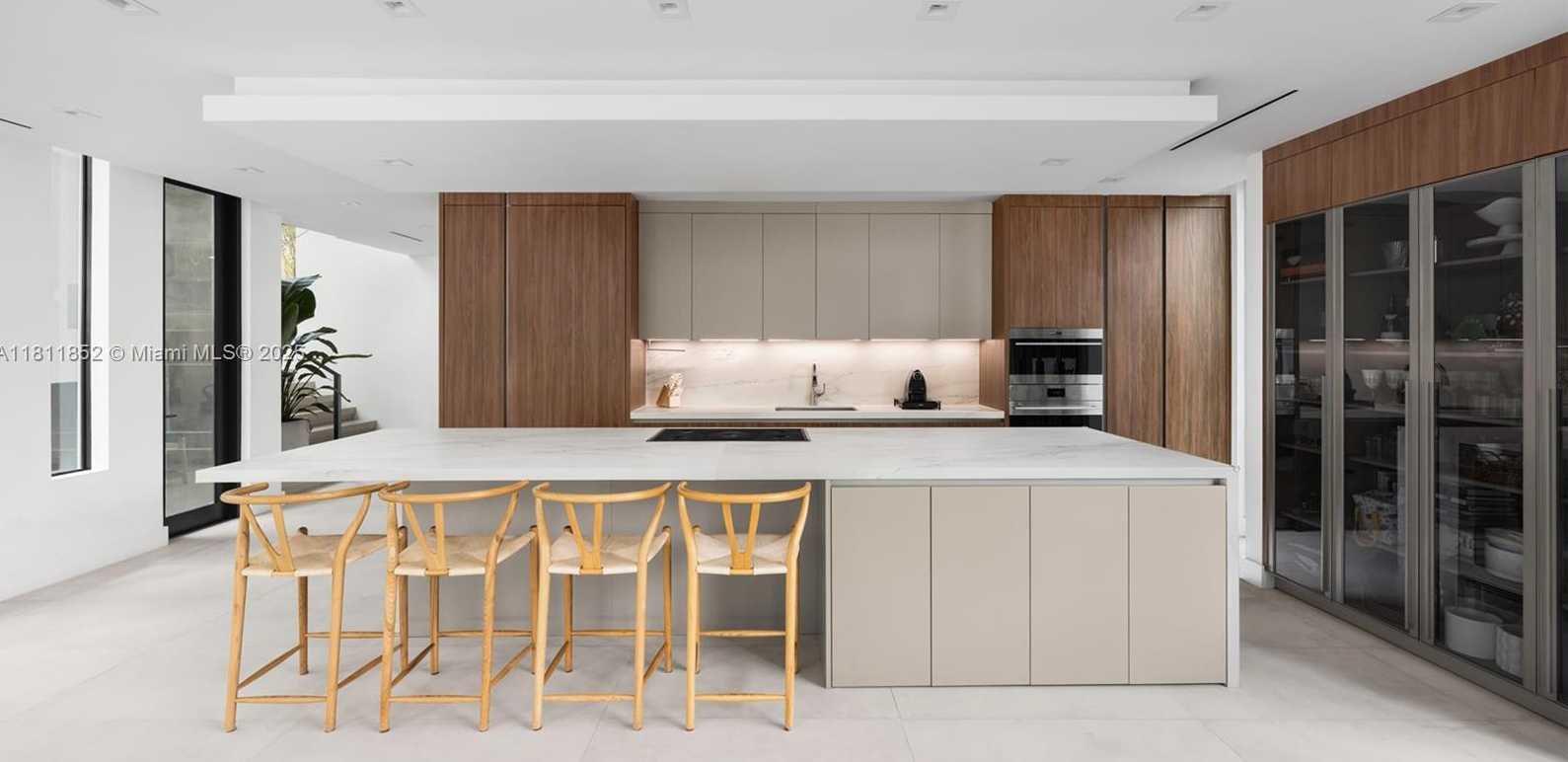 Small Image of 5630 PINE TREE DR, Miami Beach Number 22