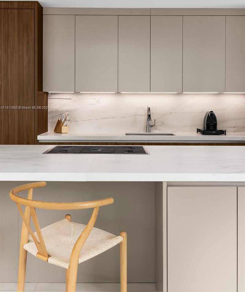 Small Image of 5630 PINE TREE DR, Miami Beach Number 26