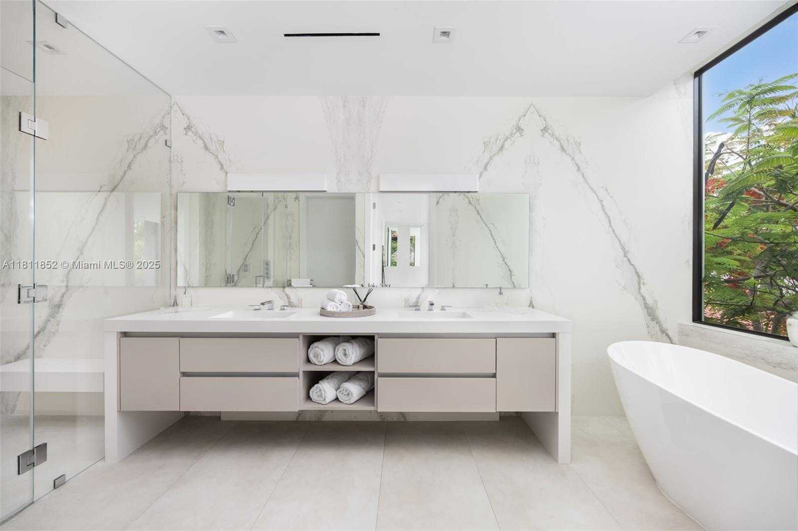 Small Image of 5630 PINE TREE DR, Miami Beach Number 33