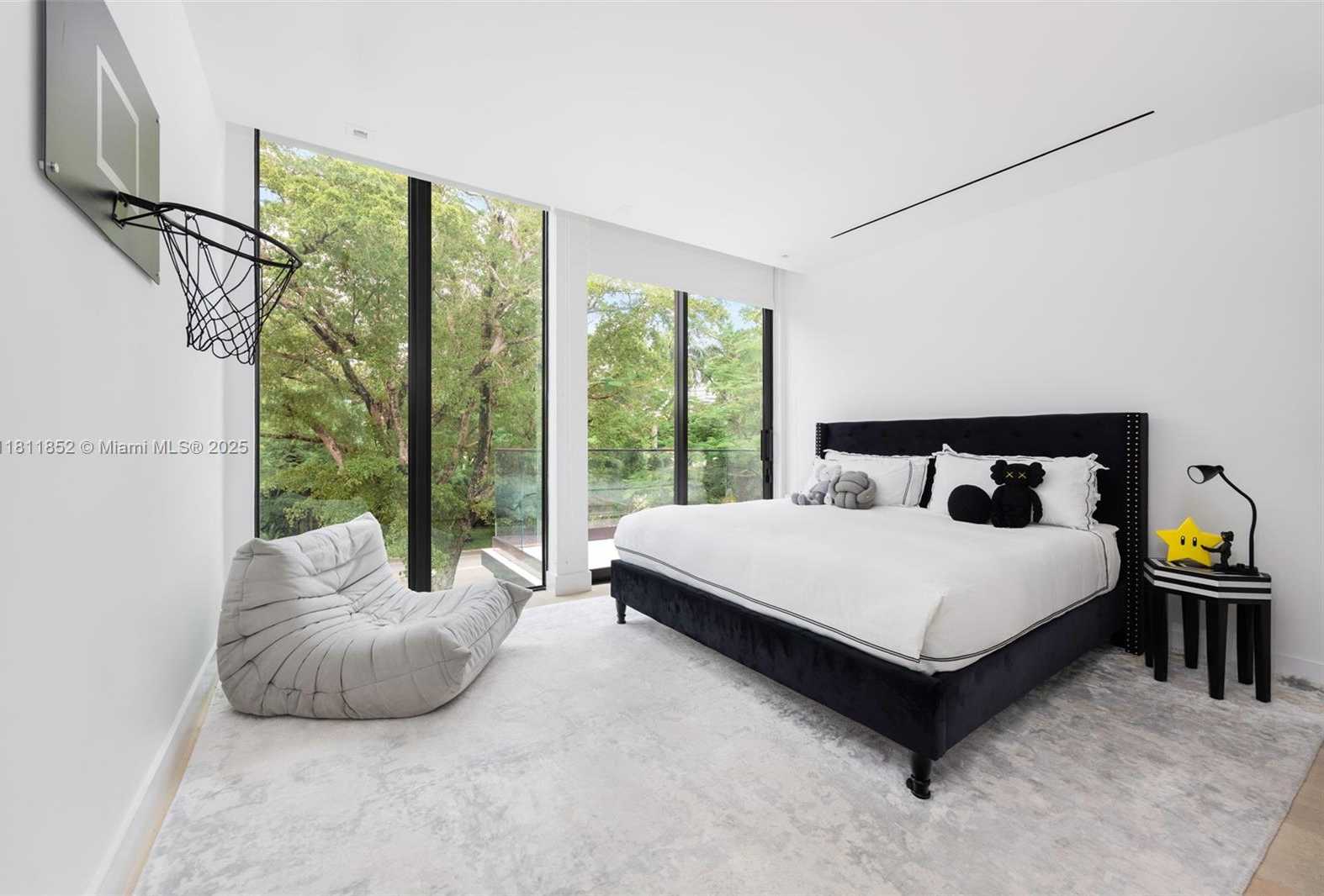 Small Image of 5630 PINE TREE DR, Miami Beach Number 34