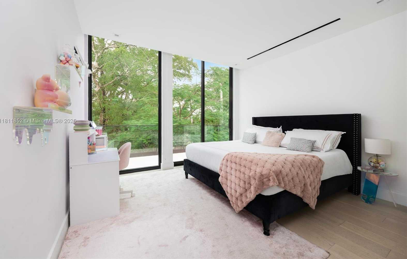 Small Image of 5630 PINE TREE DR, Miami Beach Number 36
