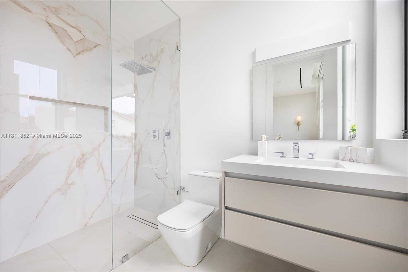 Small Image of 5630 PINE TREE DR, Miami Beach Number 39