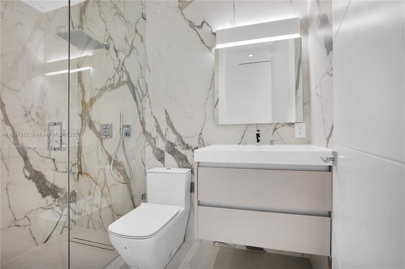 Small Image of 5630 PINE TREE DR, Miami Beach Number 40