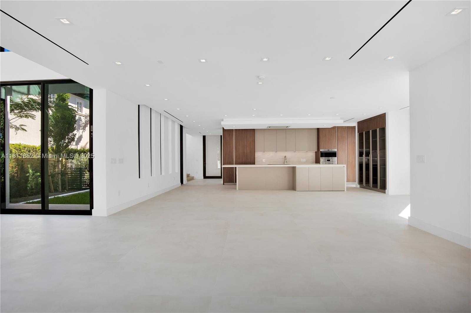 Small Image of 5630 PINE TREE DR, Miami Beach Number 46