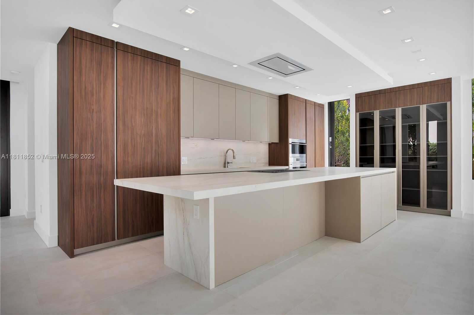 Small Image of 5630 PINE TREE DR, Miami Beach Number 50