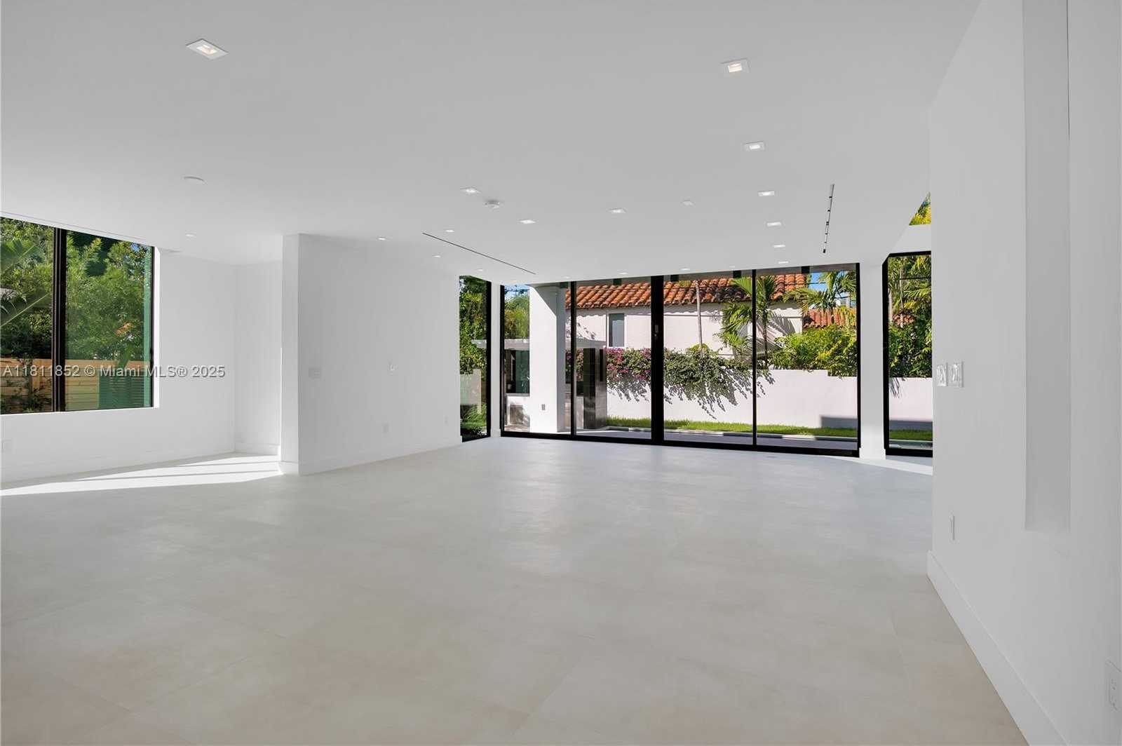 Small Image of 5630 PINE TREE DR, Miami Beach Number 51