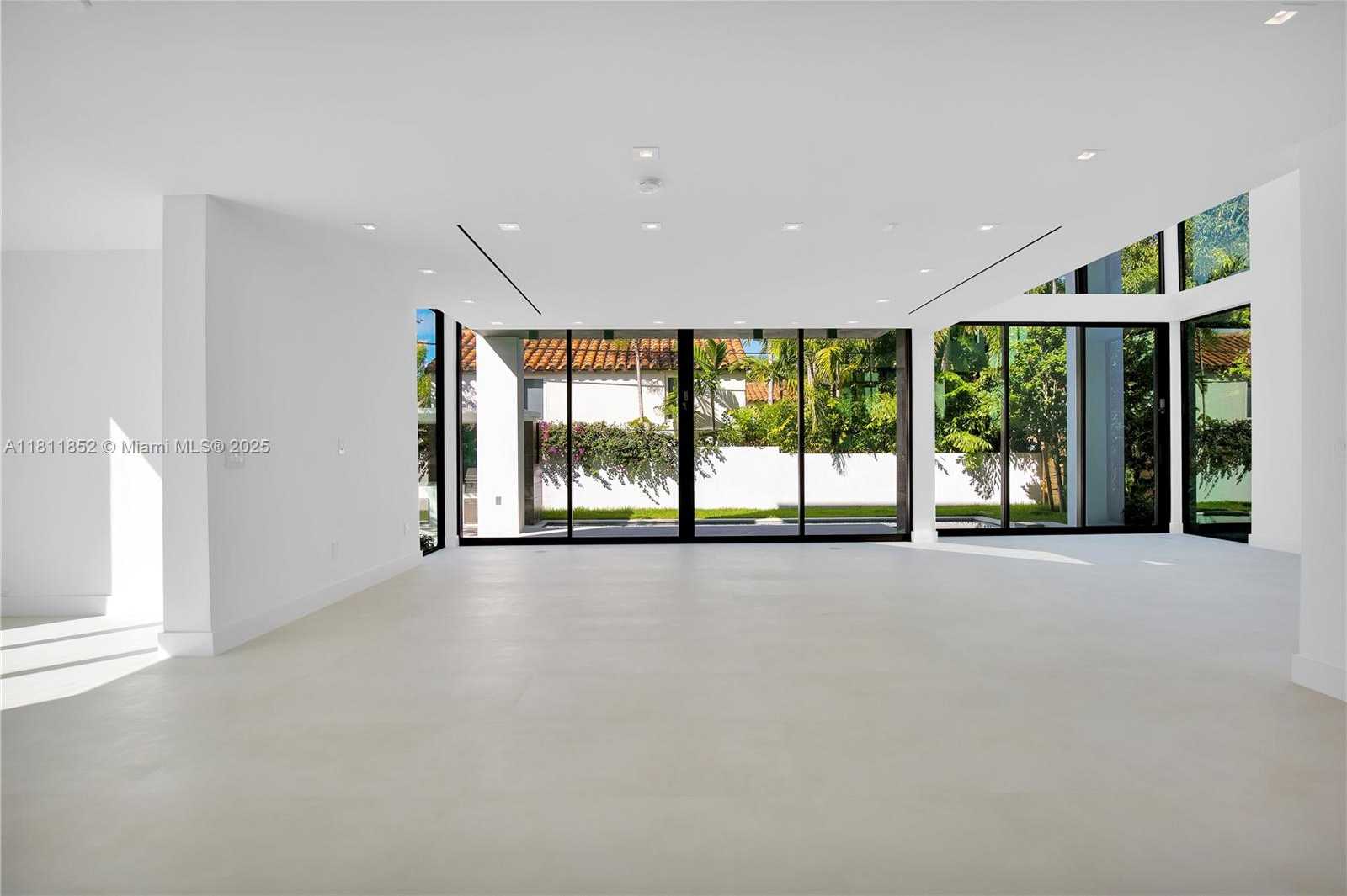 Small Image of 5630 PINE TREE DR, Miami Beach Number 52