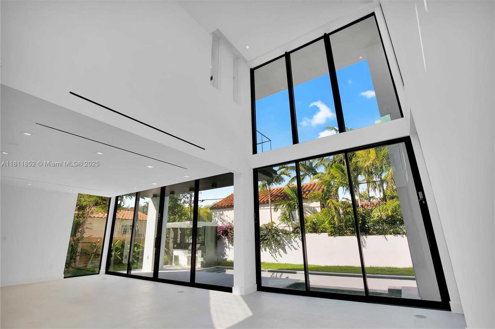 Small Image of 5630 PINE TREE DR, Miami Beach Number 54