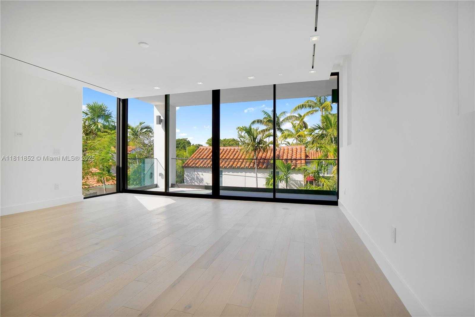 Small Image of 5630 PINE TREE DR, Miami Beach Number 58