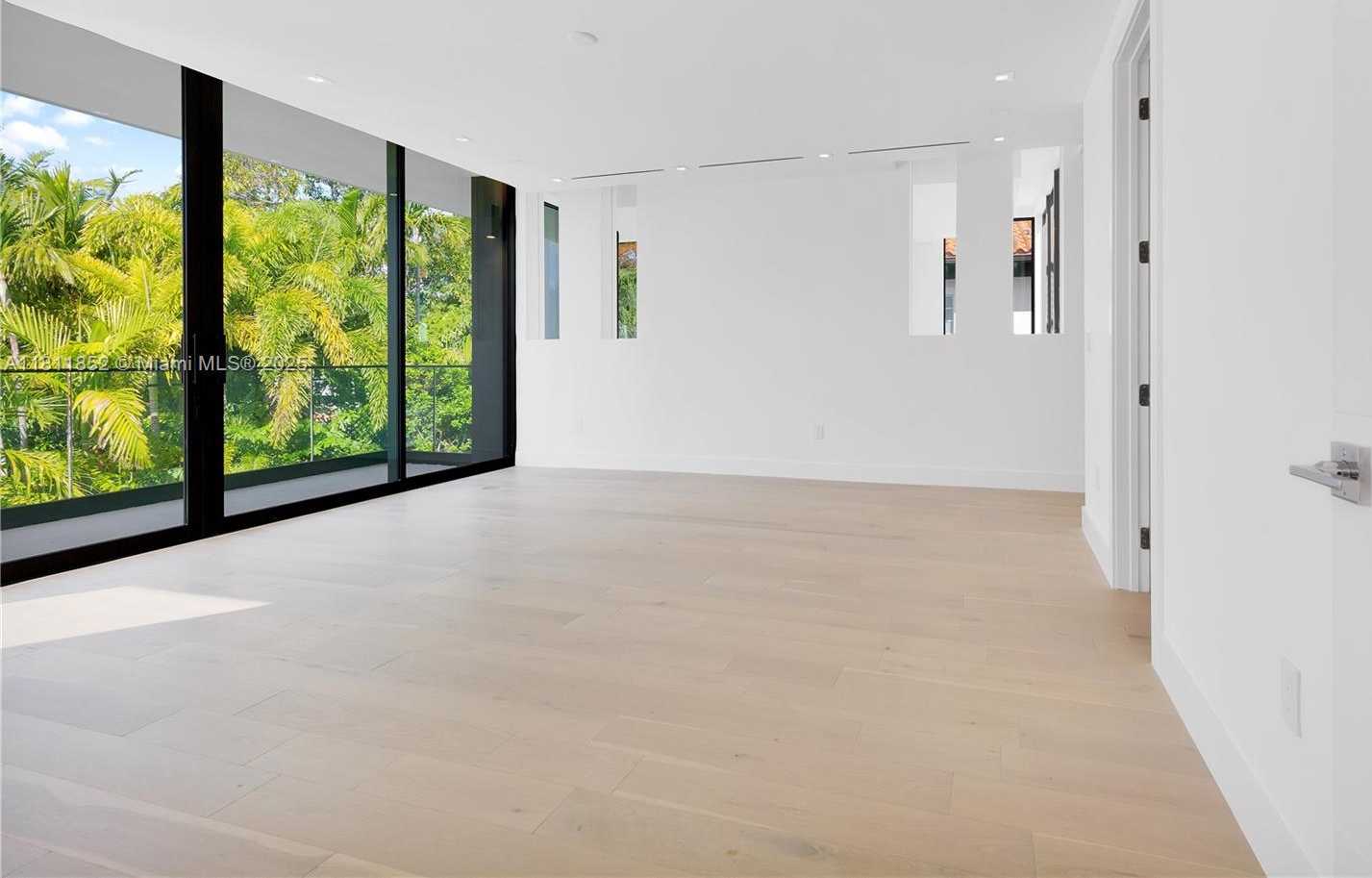 Small Image of 5630 PINE TREE DR, Miami Beach Number 61
