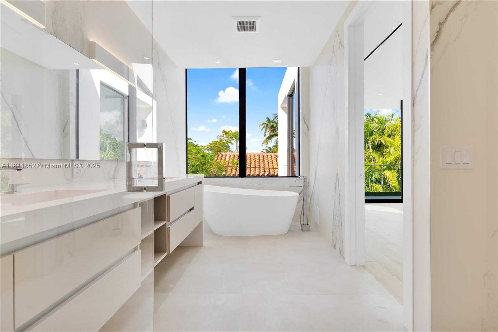 Small Image of 5630 PINE TREE DR, Miami Beach Number 62