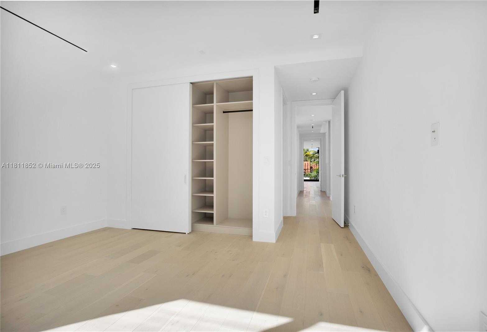 Small Image of 5630 PINE TREE DR, Miami Beach Number 63