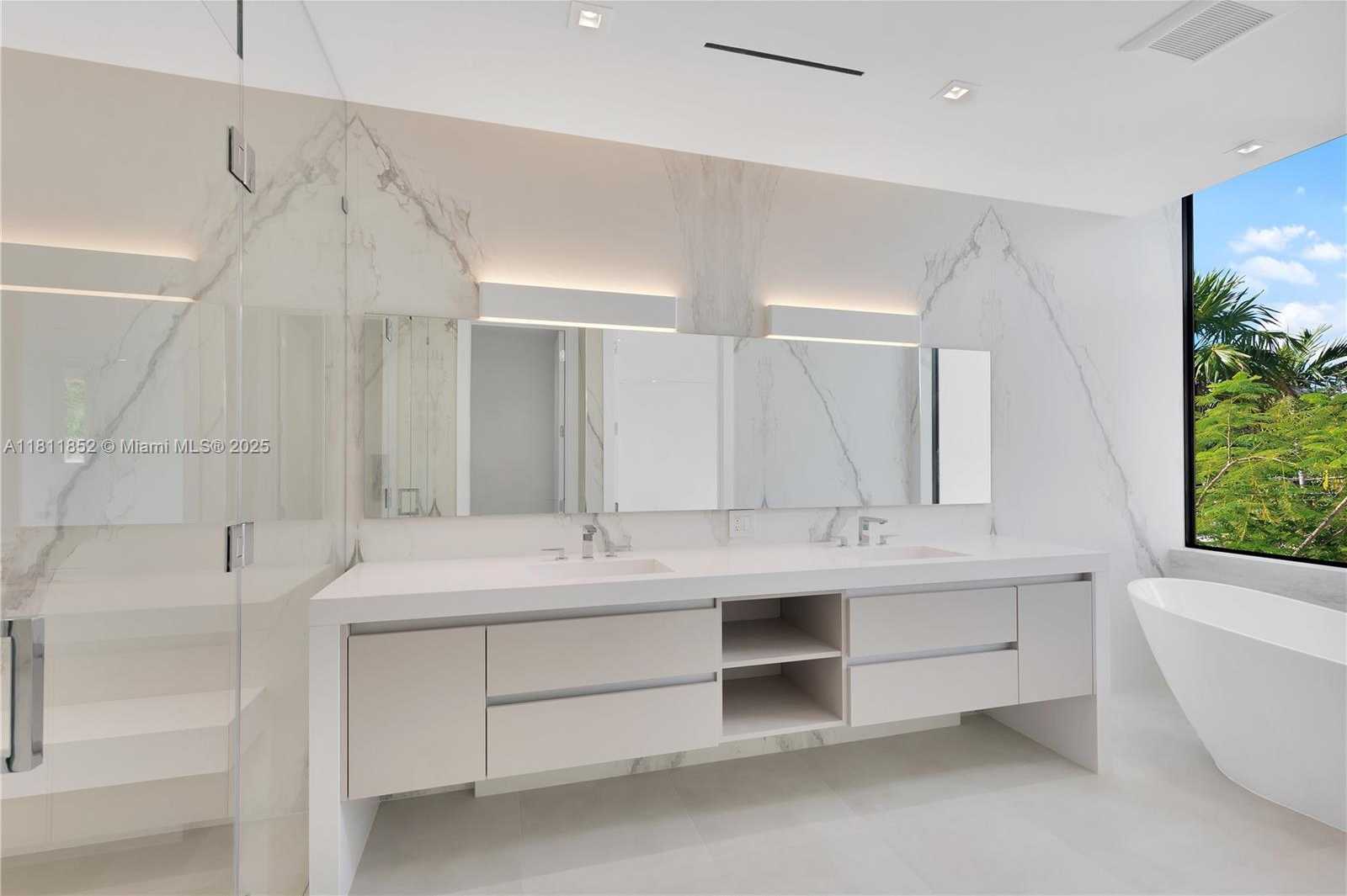 Small Image of 5630 PINE TREE DR, Miami Beach Number 65
