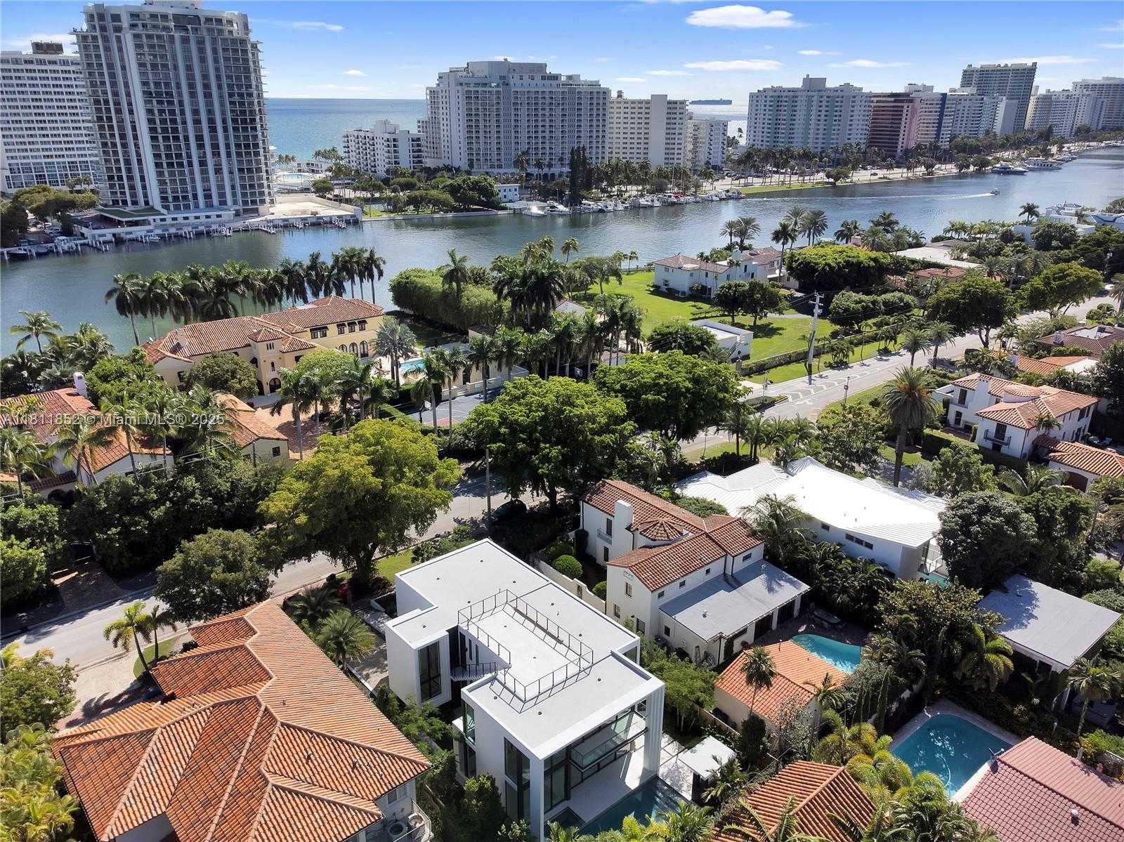 Small Image of 5630 PINE TREE DR, Miami Beach Number 7