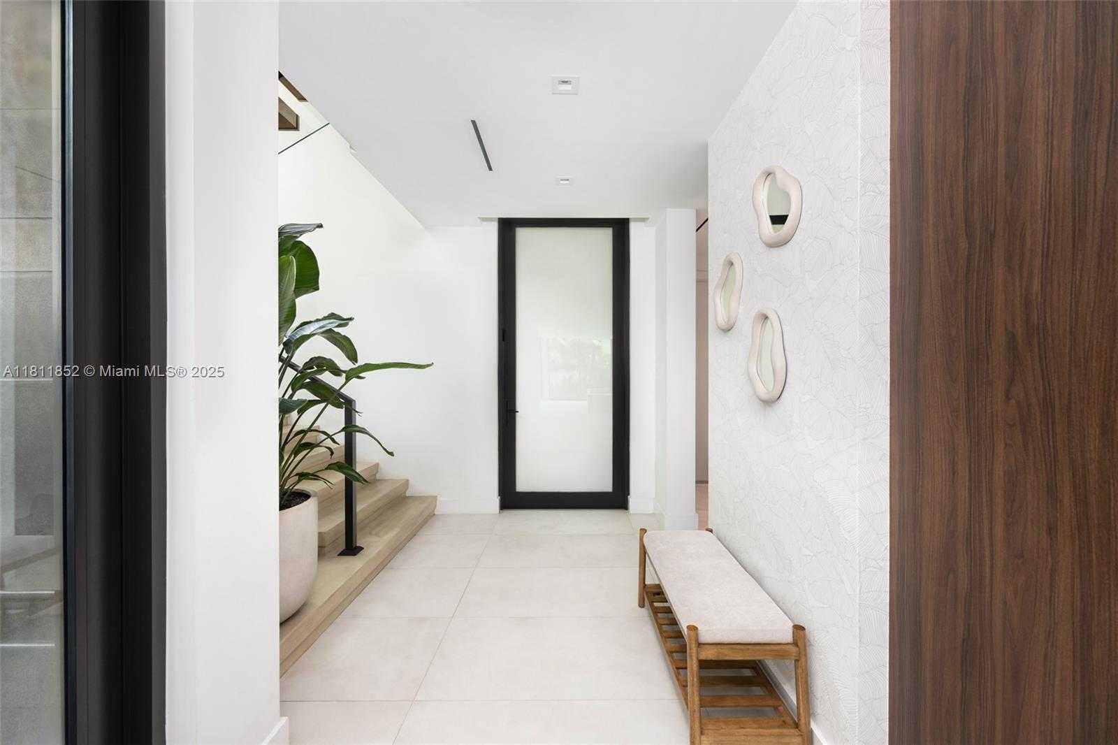 Small Image of 5630 PINE TREE DR, Miami Beach Number 8