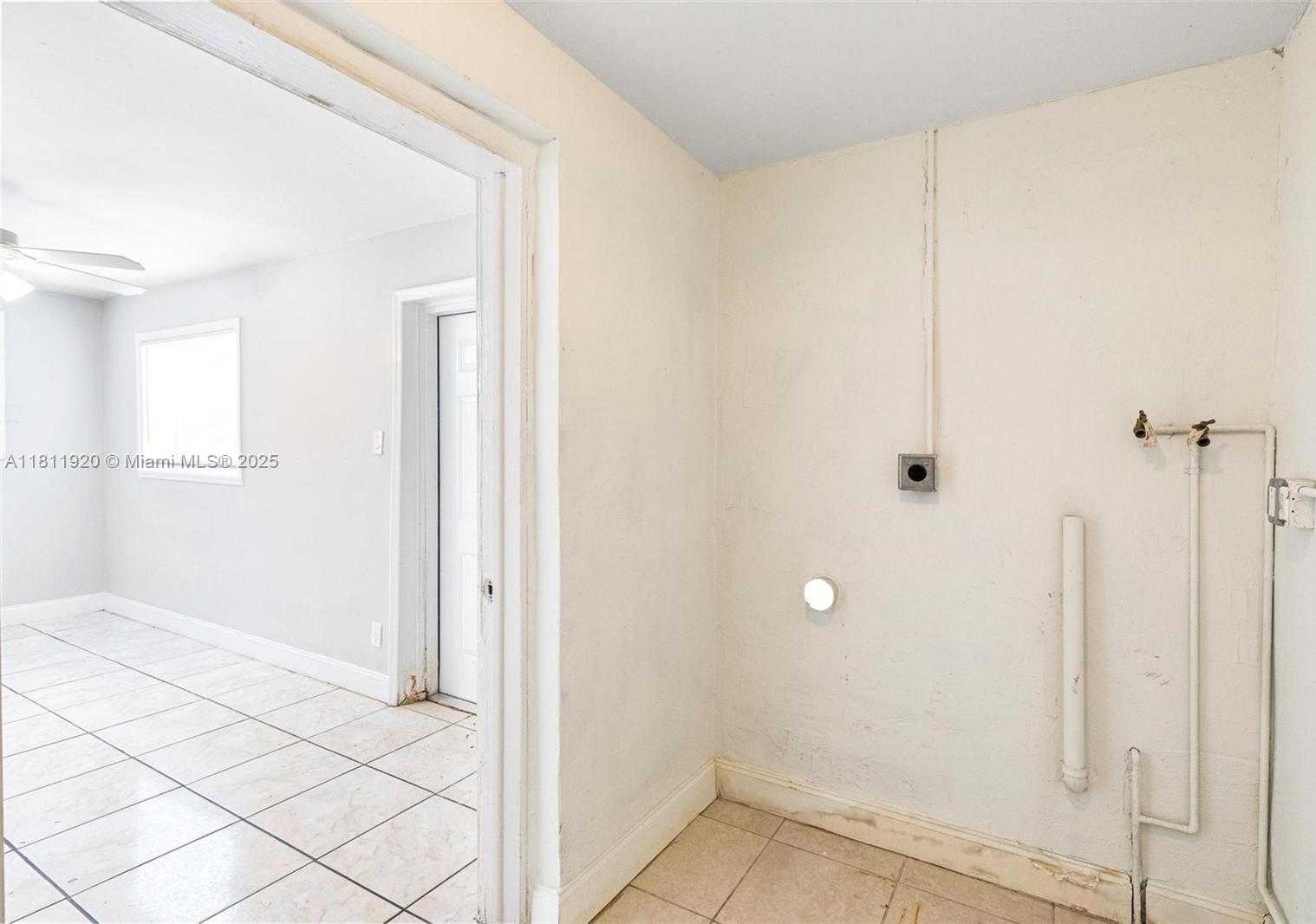 Small Image of 6329 GARFIELD ST, Hollywood Number 10