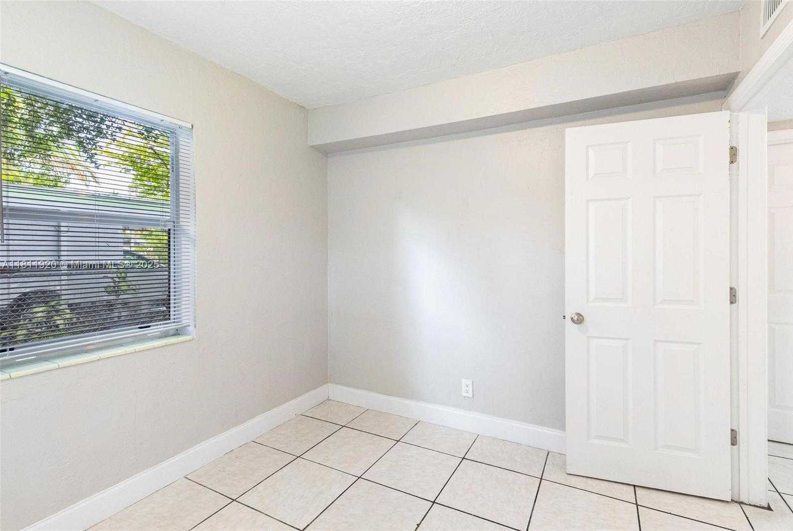 Small Image of 6329 GARFIELD ST, Hollywood Number 14