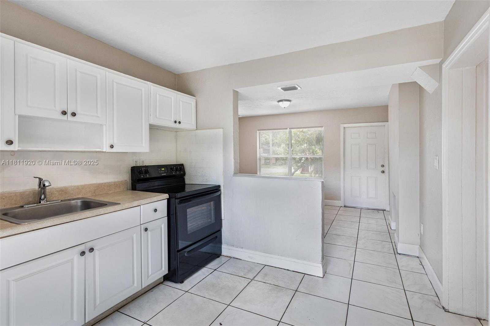 Small Image of 6329 GARFIELD ST, Hollywood Number 6