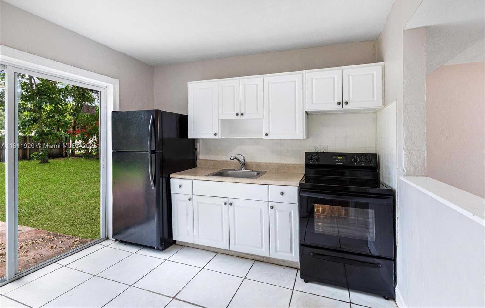 Small Image of 6329 GARFIELD ST, Hollywood Number 7